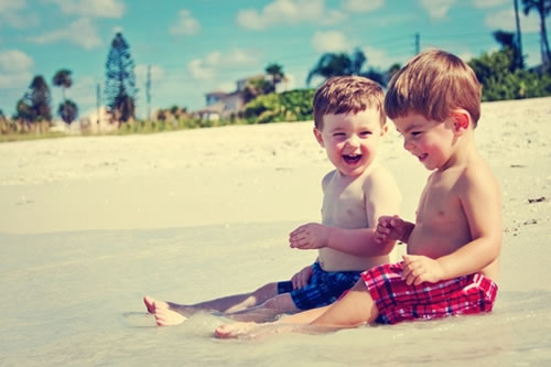 Crianças na Praia / Imagens Fofas para Tumblr, We Heart it, etc