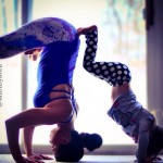 Yoga Kids - Menina faz Yoga com a mae 7