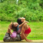 Yoga Kids - Menina faz Yoga com a mae 8